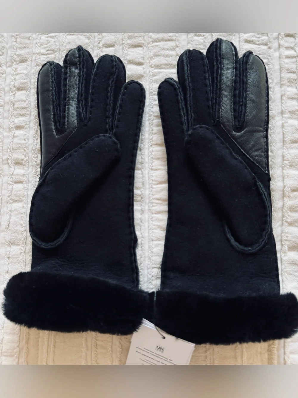 NWT Ugg Womens Seamed Sheepskin Suede Gloves Handsewn, Touchscreen, Black, Small